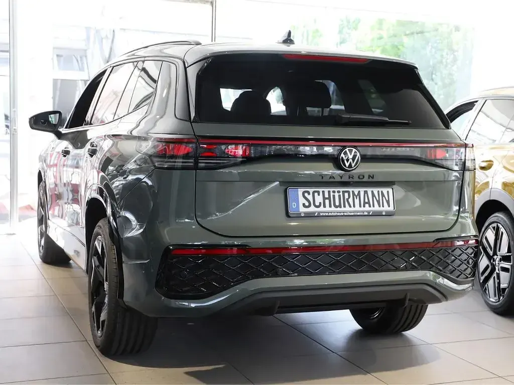 Neu VW Tayron R-line 150 PS (110 kW) 2026 Cipressinogrün metallic SUV