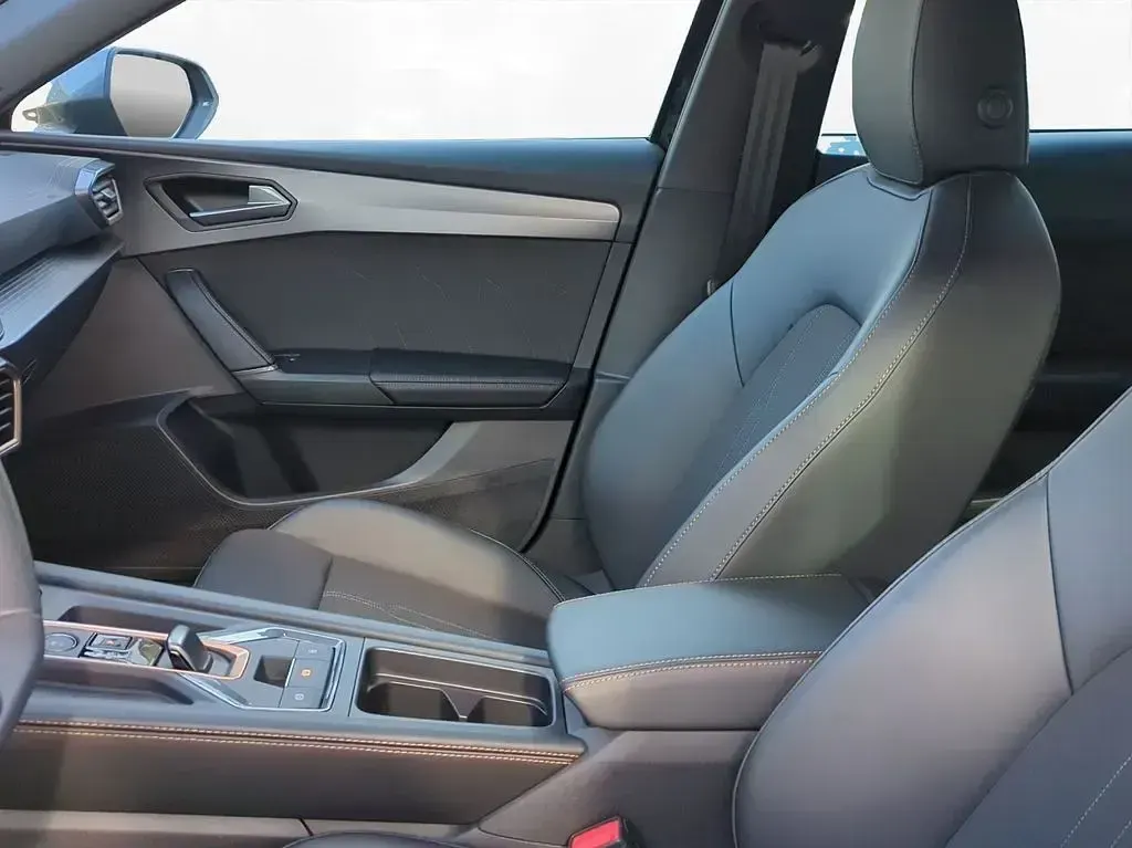 Gebraucht Cupra Leon 150 PS (110 kW) 2025 Mitternachtsschwarz Kombi