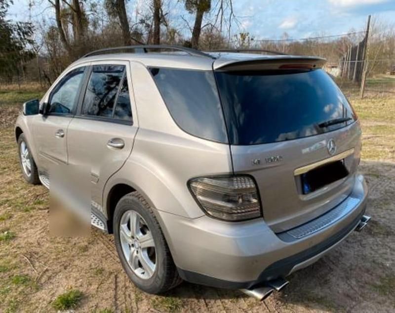 Gebraucht Mercedes ML500 306 PS (225 kW) 2007 Silber SUV