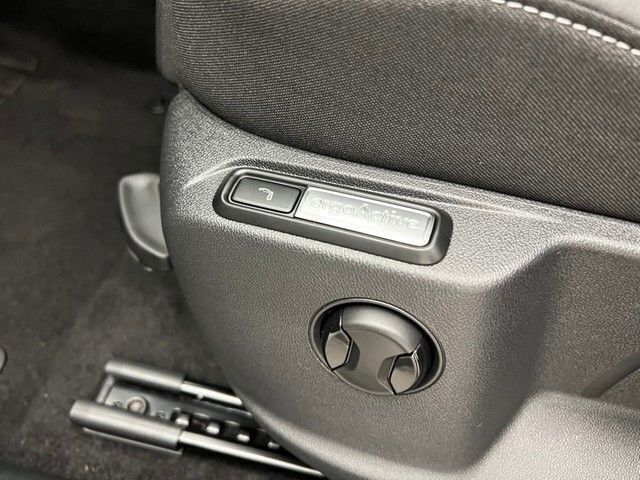 Gebraucht VW T-Roc R-line 150 PS (110 kW) 2024 Deep black perleffekt, pearl effect SUV