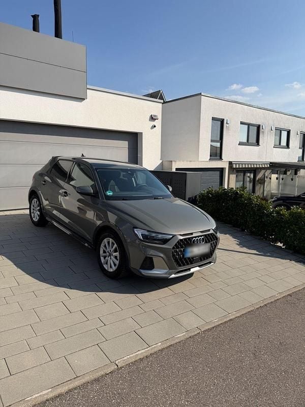 Gebraucht Audi A1 S-Line 95 PS (69 kW) 2024 Grau SUV