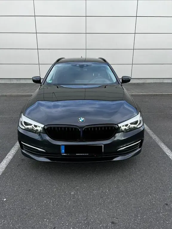 Gebraucht BMW 520 190 PS (139 kW) 2019 Grau Kombi