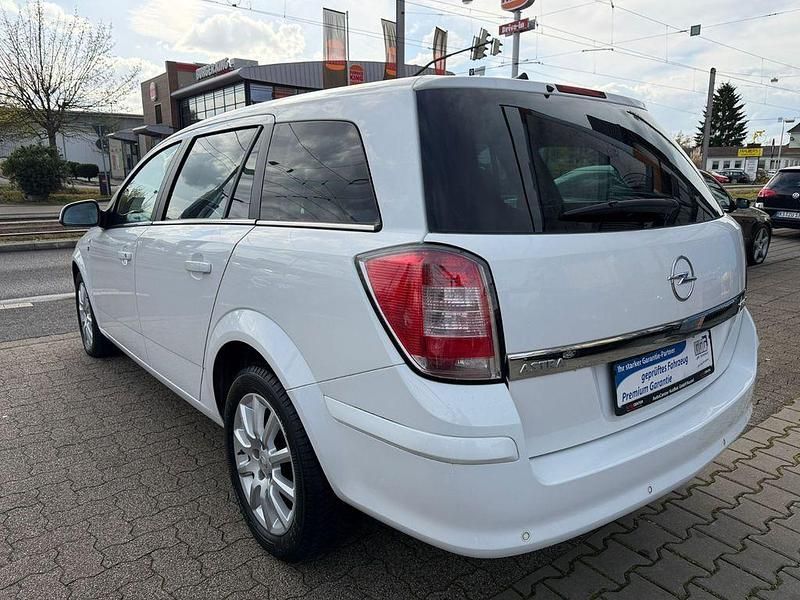 Gebraucht Opel Astra 110 PS (80 kW) 2010 Weiß Limousine