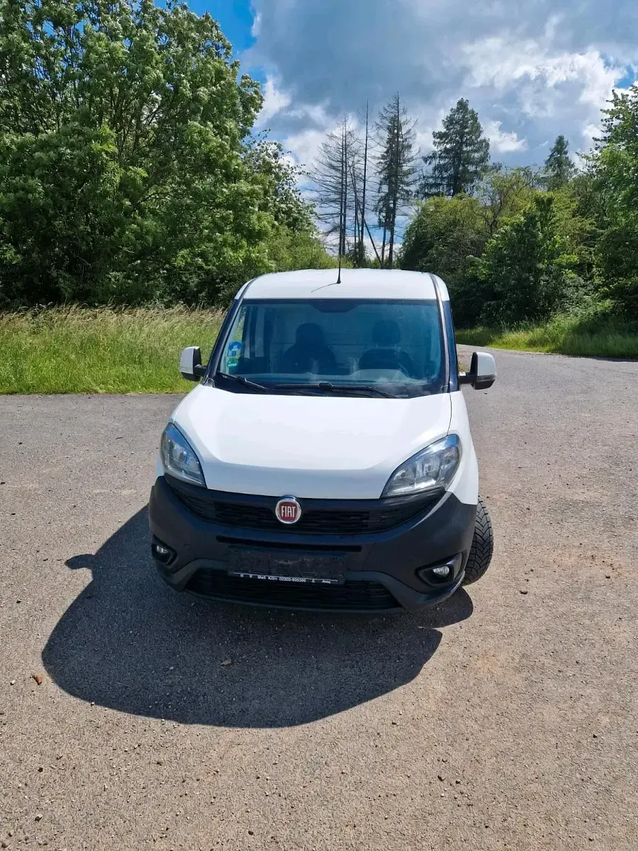Gebraucht Fiat Doblò 101 PS (74 kW) 2019 Weiß Van / Kleinbus