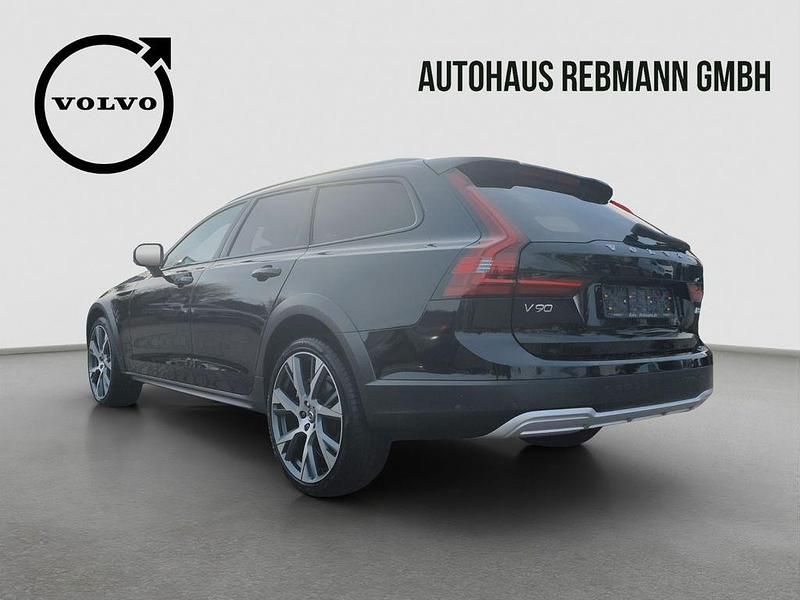 Gebraucht Volvo V90 CC Ultimate 235 PS (172 kW) 2023 Onyx black / metallic Kombi