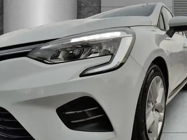 Używany Renault Clio V Experience 72 KM (52 kW) 2020 Biały Sedan/Limuzyna