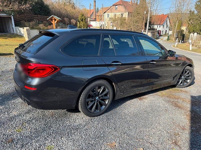 Gebraucht BMW 520 Sport Line 190 PS (139 kW) 2018 Schwarz Kombi