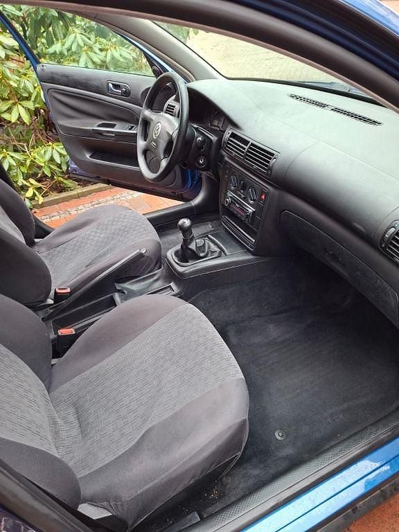 Gebraucht VW Passat Basis 90 PS (66 kW) 1999 Blau Kombi