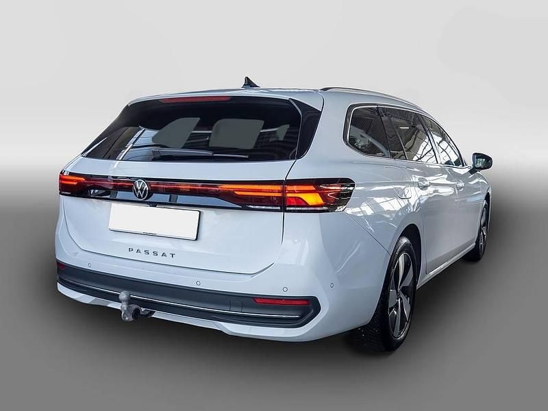 Usata VW Passat 150 CV (110 kW) 2025 Bianco Station wagon