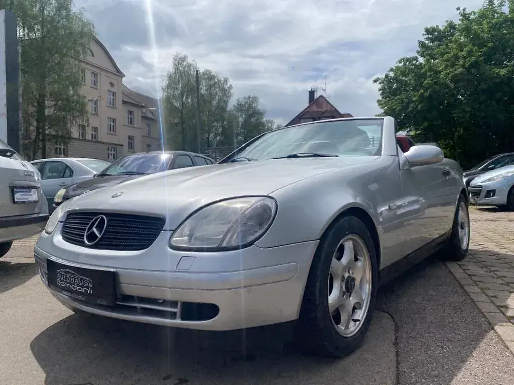 Gebraucht Mercedes SLK230 193 PS (141 kW) 1998 Silber Cabrio
