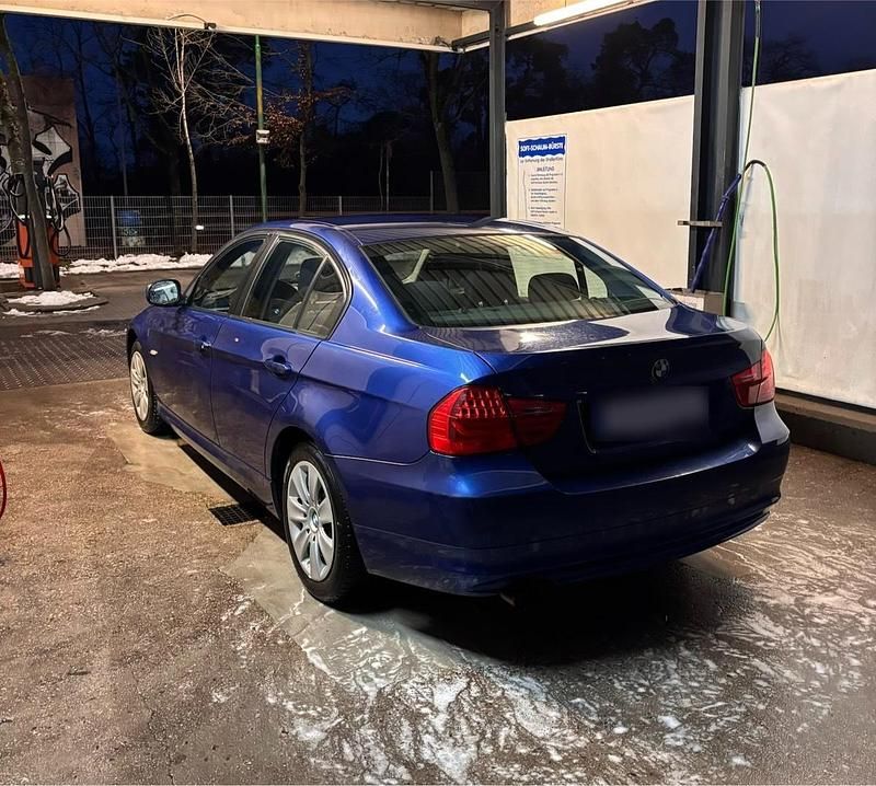 Gebraucht BMW 318 143 PS (105 kW) 2010 Blau Limousine