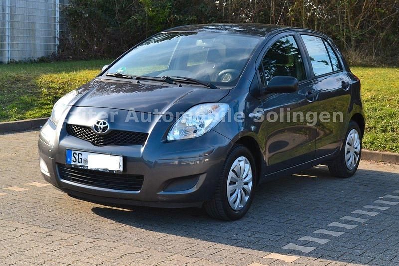 Gebraucht Toyota Yaris Cool 69 PS (50 kW) 2009 Grau Kleinwagen