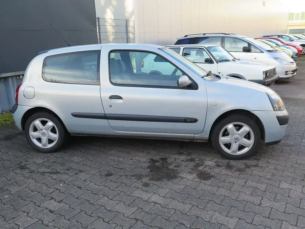 Gebraucht Renault Clio 58 PS (42 kW) 2001 Grau Kleinwagen