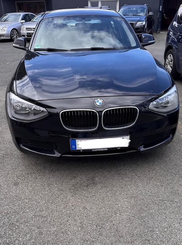Schwarz Gebraucht 2011 BMW 116 Kleinwagen | 5.600 € (Fairer Preis) - Bild 1/4