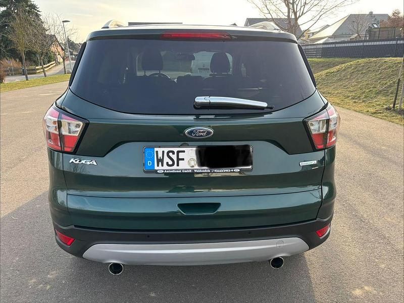 Gebraucht Ford Kuga Titanium 150 PS (110 kW) 2017 Grün SUV