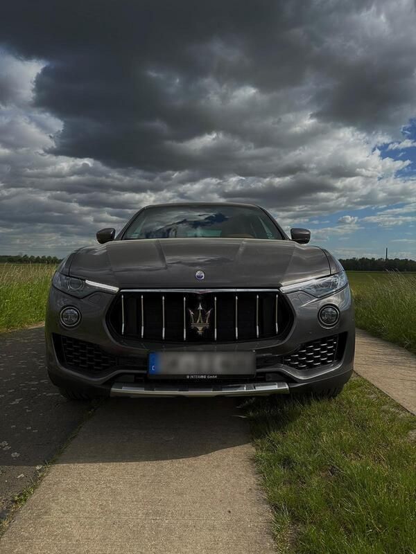 Grau Gebraucht 2018 Maserati Levante SUV | 37.000 € (Superpreis) - Bild 1/4