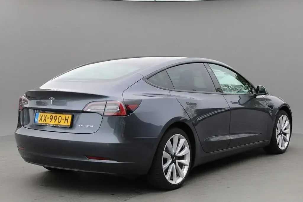 Usado Tesla Model 3 Long Range AWD 258 kW (351 HP) 2019 Cinzento Sedan