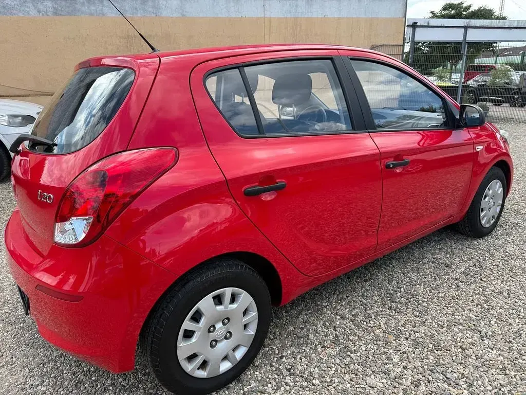 Gebraucht Hyundai i20 Edition 86 PS (63 kW) 2013 Rot Kleinwagen
