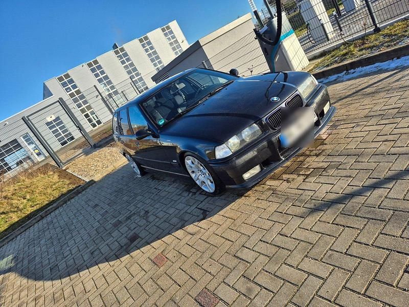 Schwarz Gebraucht 1998 BMW 323 M Sport Kombi | 6.700 € (Etwas zu teuer) - Bild 1/4