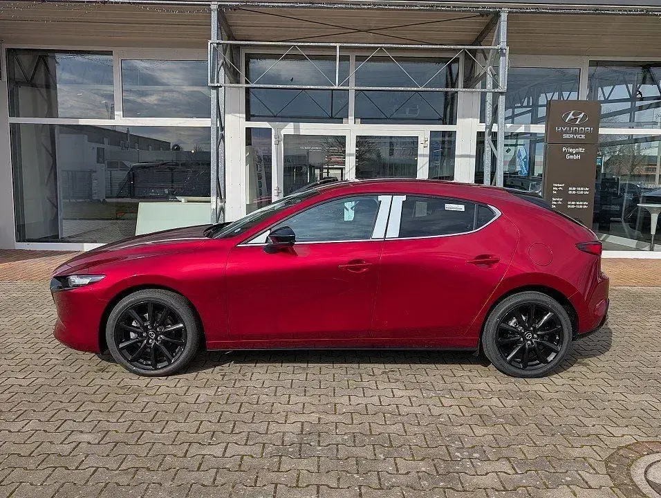 Neu Mazda 3 Homura-Line 140 PS (102 kW) 2026 Rot Limousine