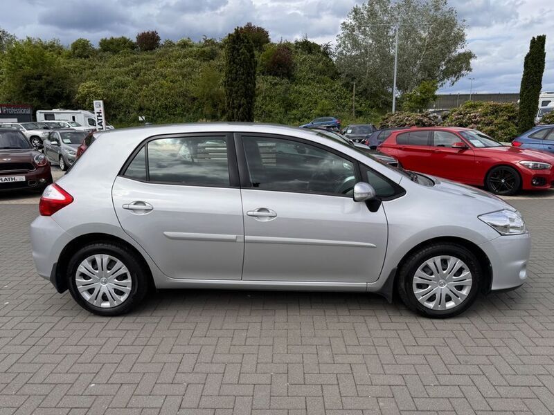 Gebraucht Toyota Auris 126 PS (92 kW) 2011 Silber Limousine