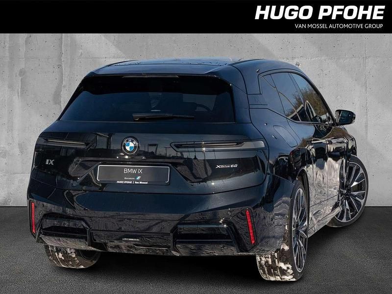 Neu BMW iX Performance 400 kW (544 PS) 2026 Saphirschwarz metallic SUV