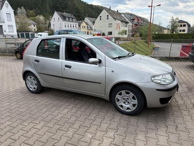 Gebraucht Fiat Punto Dynamic 60 PS (44 kW) 2004 Grau Kleinwagen