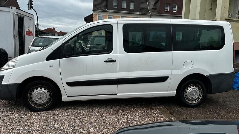 Gebraucht Peugeot TePee 128 PS (94 kW) 2012 Weiß Van / Kleinbus