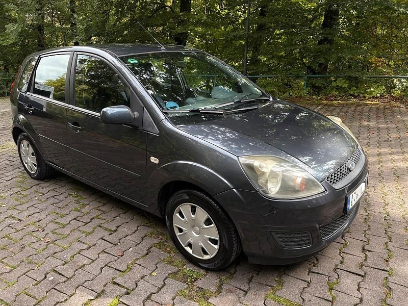 Grau Gebraucht 2007 Ford Fiesta Kleinwagen | 1.380 € (Fairer Preis) - Bild 1/4