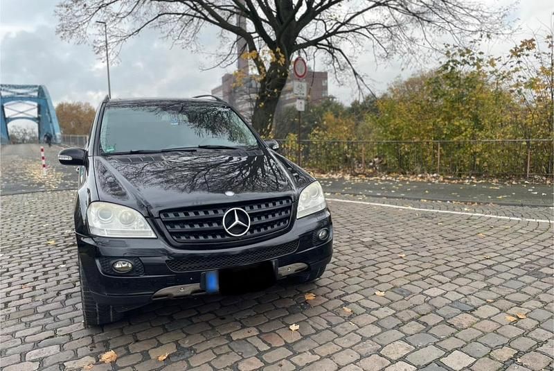 Gebraucht Mercedes ML350 272 PS (200 kW) 2006 Schwarz SUV