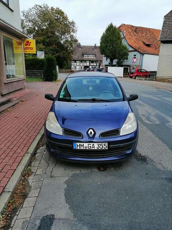 Gebraucht 2009 Renault Clio II Dynamique Limousine | 1.500 € (Guter Preis) - Bild 1/4