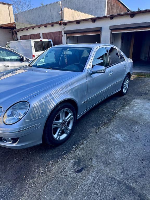 Gebraucht Mercedes E220 Elegance 170 PS (125 kW) 2007 Silber Limousine
