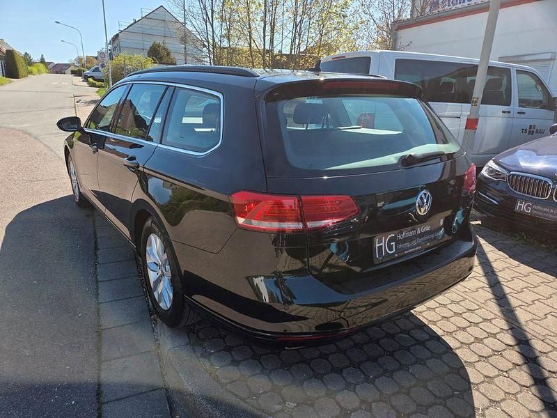 Gebraucht VW Passat Comfortline 150 PS (110 kW) 2017 Schwarz Limousine