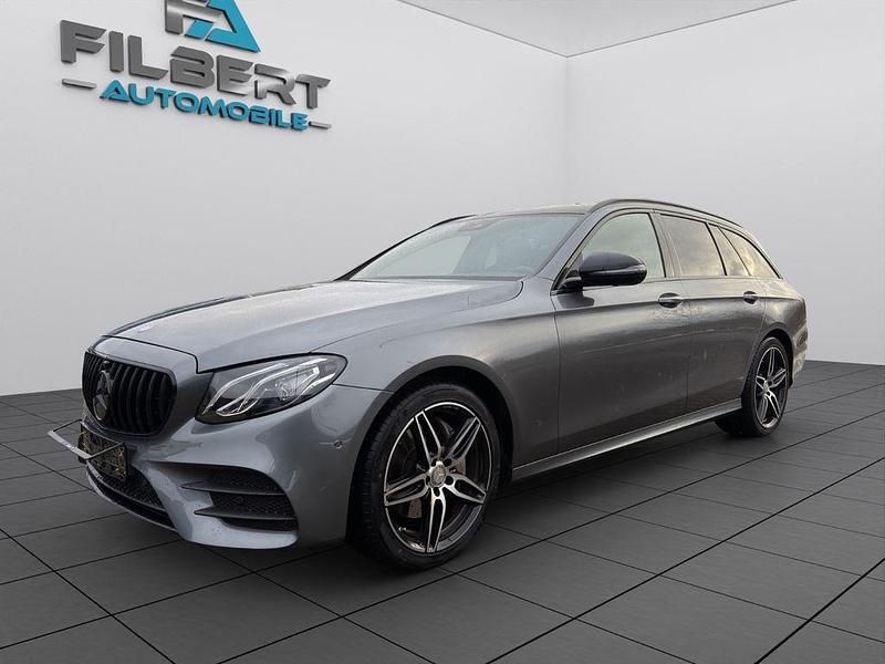 Grau Gebraucht 2017 Mercedes E220 AMG line Limousine | 19.299 € (Fairer Preis) - Bild 1/4