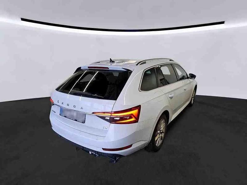 Gebraucht Skoda Superb Style 218 PS (160 kW) 2022 Weiß Kombi