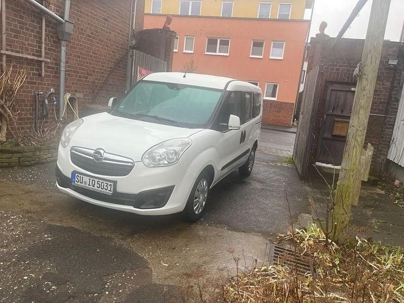 Weiß Gebraucht 2014 Opel Combo Selection Van / Kleinbus | 7.200 € (Fairer Preis) - Bild 1/4