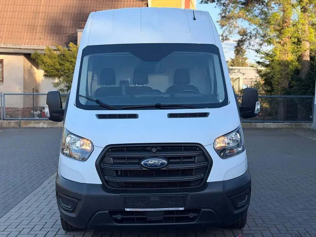 Używany Ford Transit 131 KM (96 kW) 2022 Biały Sedan/Limuzyna