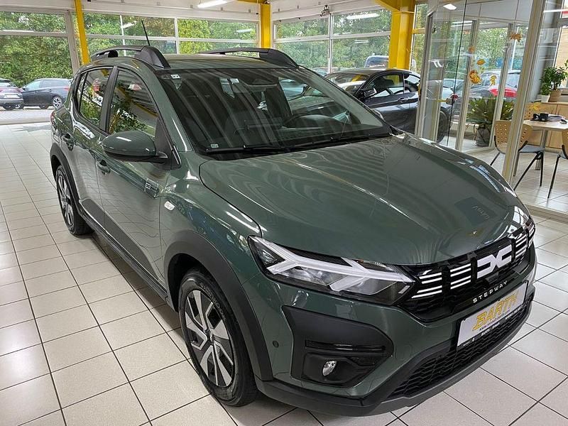 Neu Dacia Sandero Expression 90 PS (66 kW) 2025 Grüngrau Kleinwagen