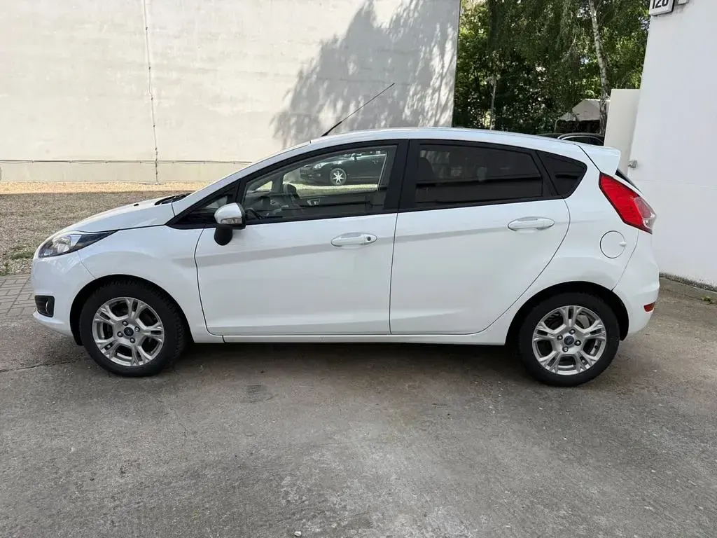 Gebraucht Ford Fiesta SYNC Edition 80 PS (58 kW) 2014 Weiß Kleinwagen