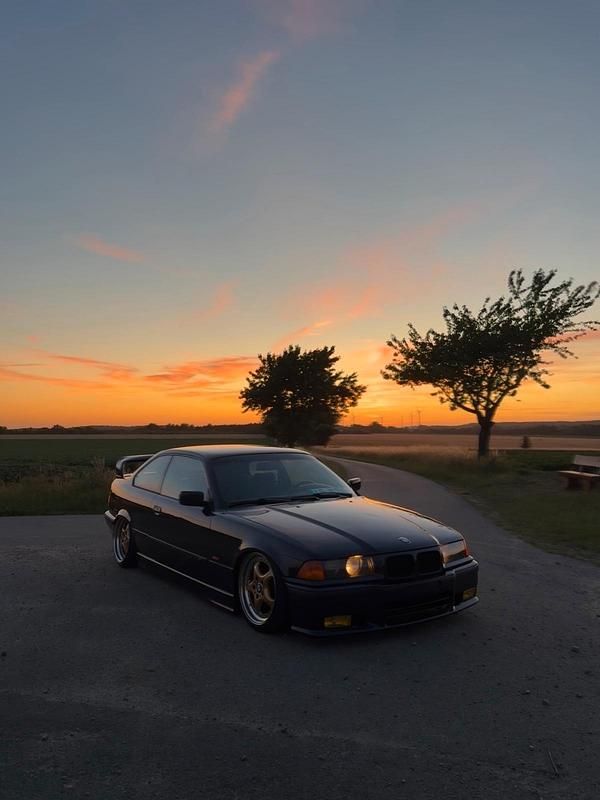 Violet Gebraucht 1996 BMW 323 M Sport Coupé | 10.500 € (Fairer Preis) - Bild 1/4