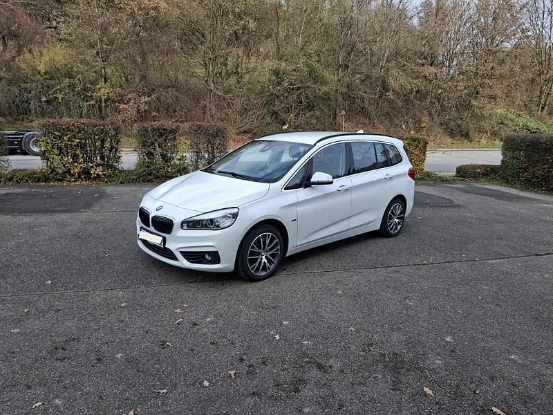 Weiß Gebraucht 2016 BMW 220 Gran Tourer Performance Van / Kleinbus | 11.800 € (Superpreis) - Bild 1/4