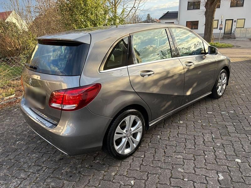 Gebraucht Mercedes B200 156 PS (114 kW) 2015 Grau Van / Kleinbus
