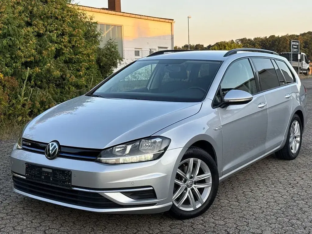 Gebraucht VW Golf VII Comfortline 131 PS (96 kW) 2019 Silber Kombi