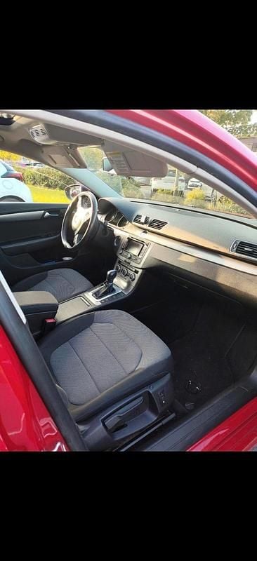 Gebraucht VW Passat 140 PS (102 kW) 2014 Rot Kombi
