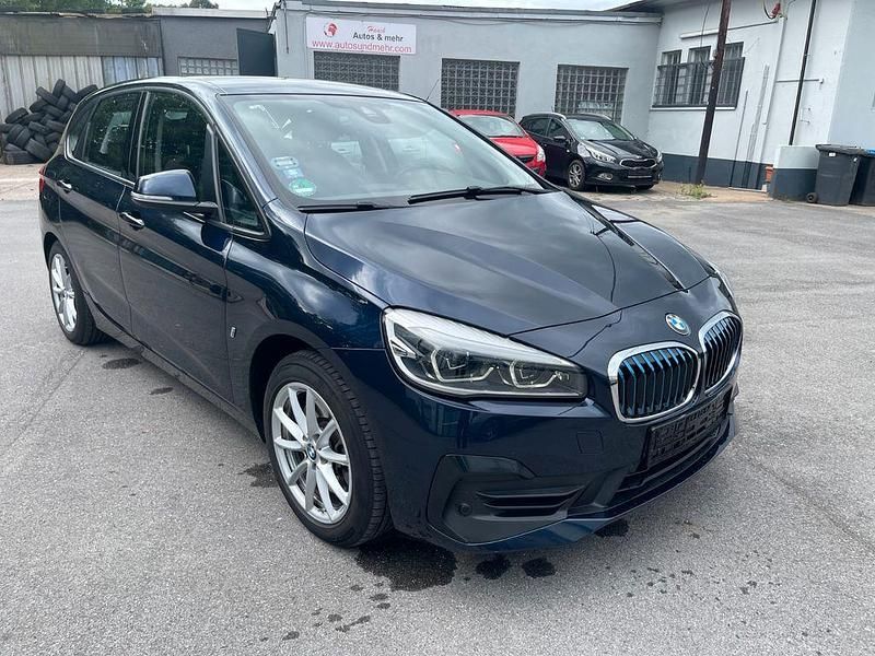 Blau Gebraucht 2018 BMW 225 Active Tourer Performance Van / Kleinbus | 13.990 € (Guter Preis) - Bild 1/4