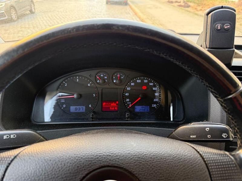 Gebraucht VW Caravelle 174 PS (127 kW) 2008 Grün Van / Kleinbus