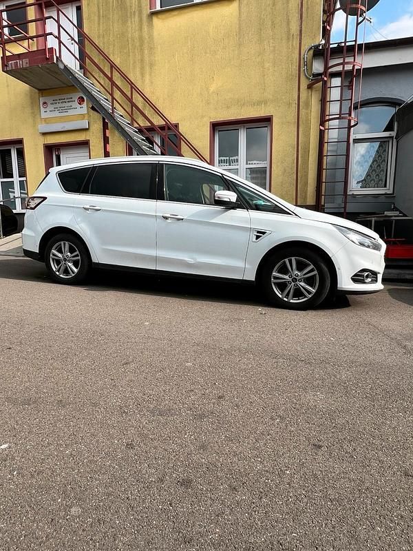 Weiß Gebraucht 2019 Ford S-MAX S Van / Kleinbus | 10.500 € - Bild 1/4
