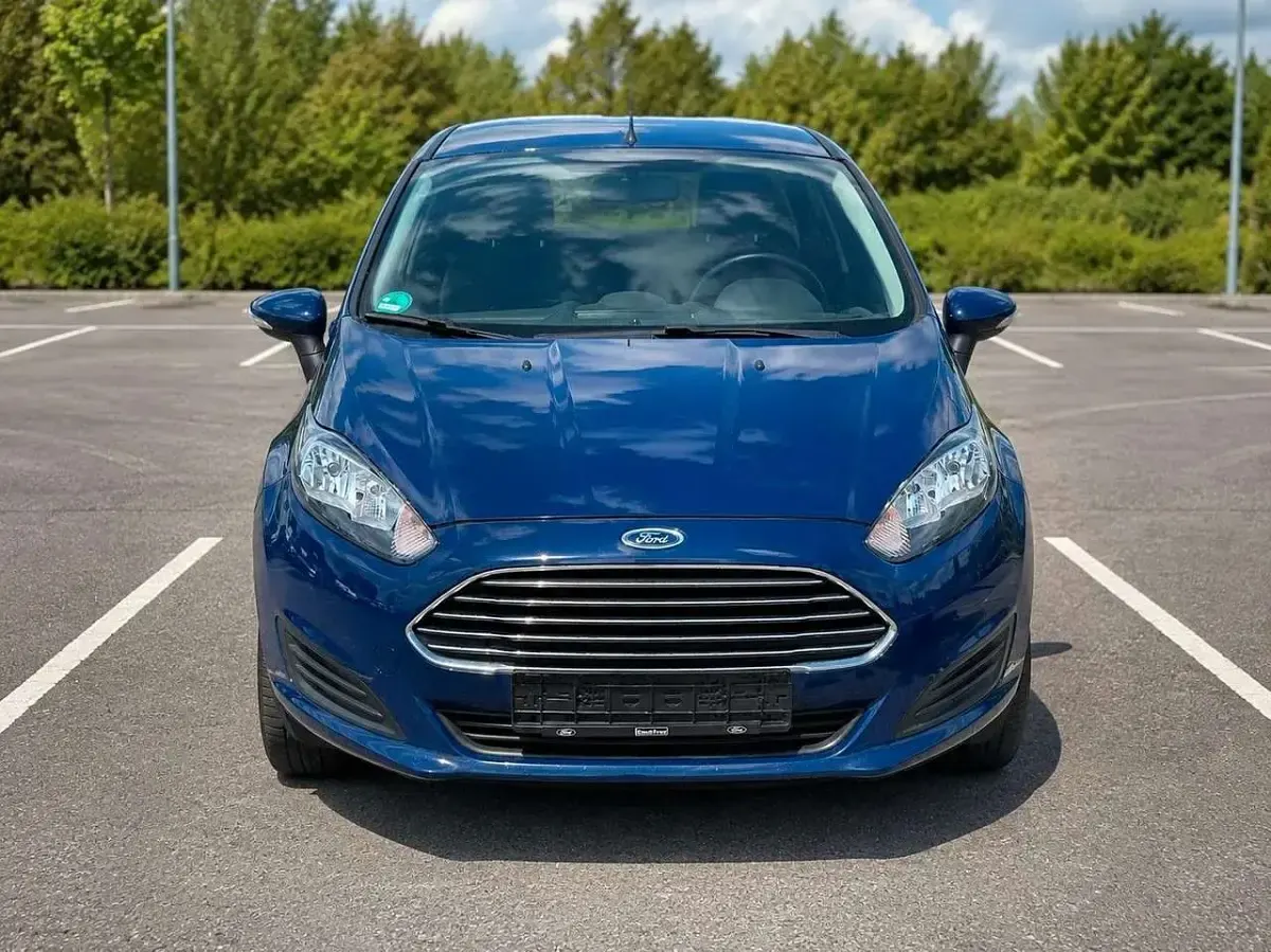 Gebraucht Ford Fiesta Trend 101 PS (74 kW) 2014 Blau Kleinwagen