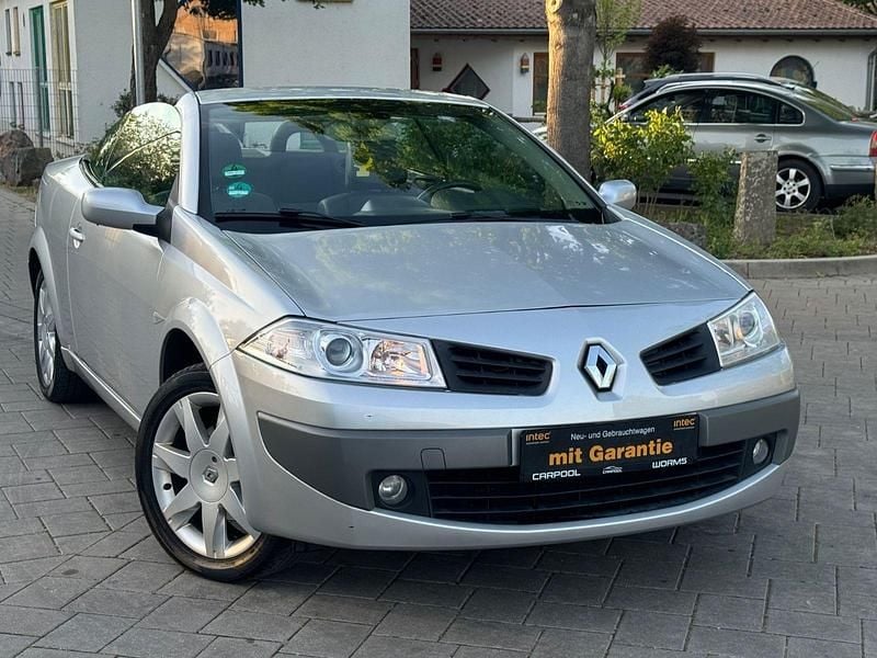 Grau Gebraucht 2007 Renault Mégane Cabriolet Dynamique Cabrio | 3.990 € (Teuer) - Bild 1/4