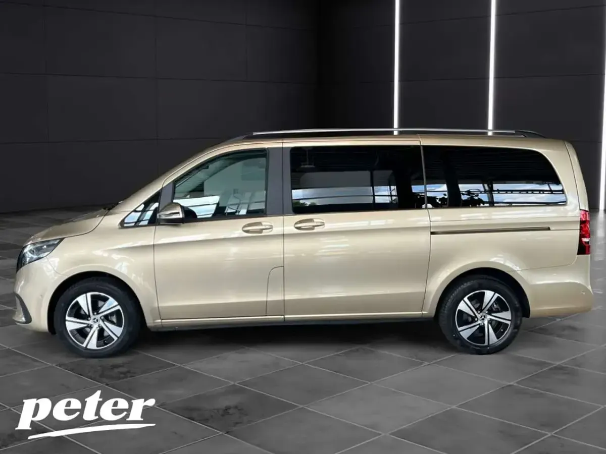 Gebraucht Mercedes V220 163 PS (119 kW) 2025 Kalaharigold met. Van / Kleinbus